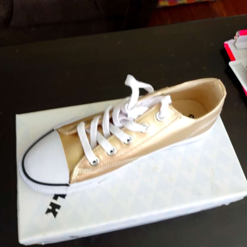 Gold Women's shoes